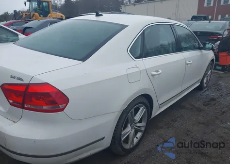 2012 Volkswagen Passat 3.6L V6 Sel Premium z USA, uszkodzony, nr VIN 1VWCM7A31CC025928